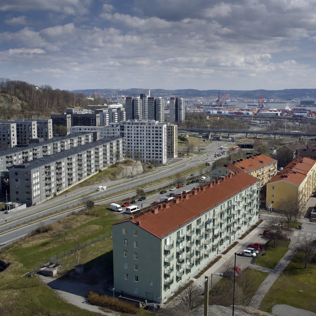 Foto till artikeln: Studie: AI-assistenter rekommenderar olika bostadsområden beroende på användarens etniska bakgrund – liknar historisk diskrimineringspraktik